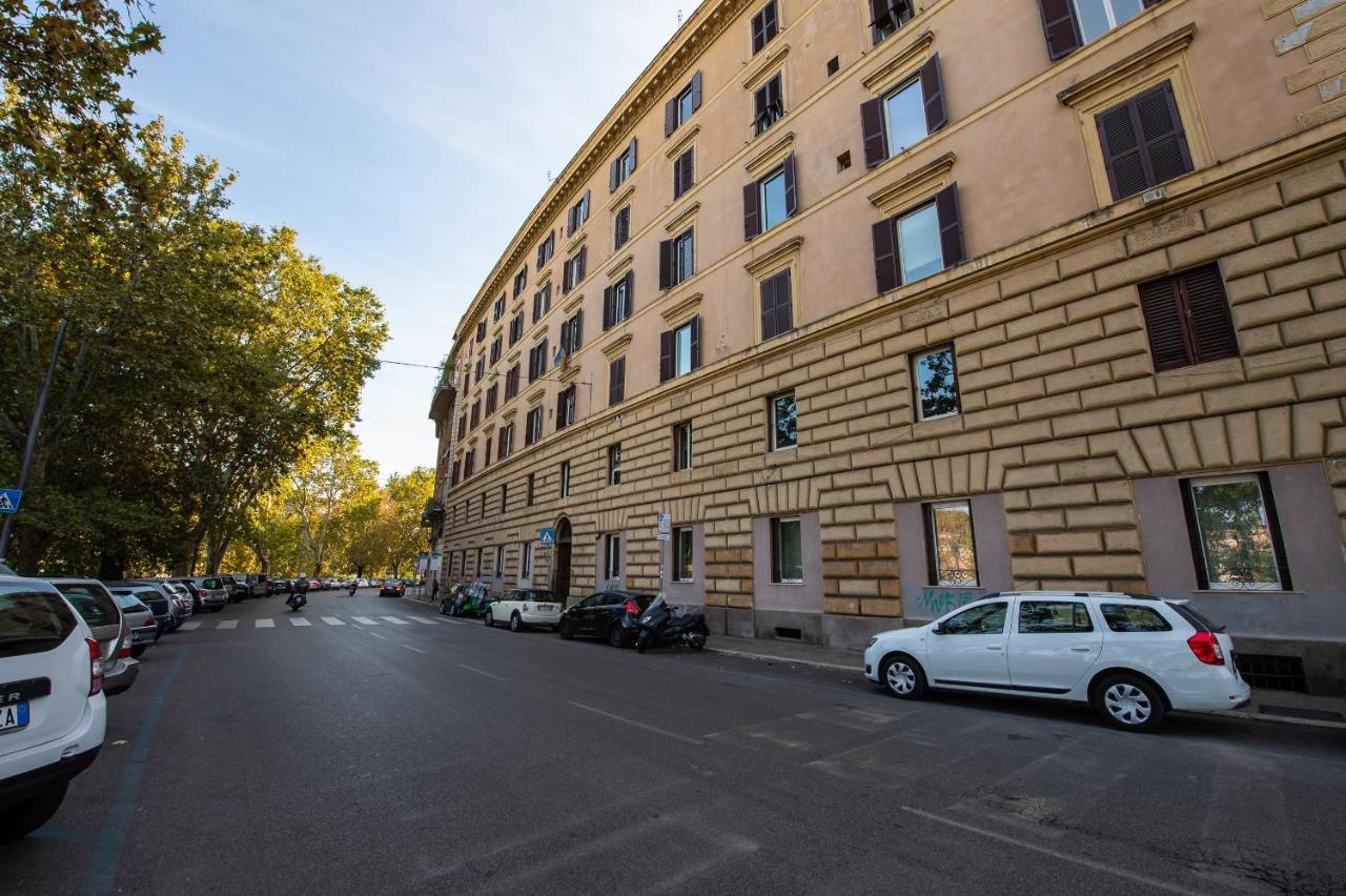 Lungotevere Ripa, Rome